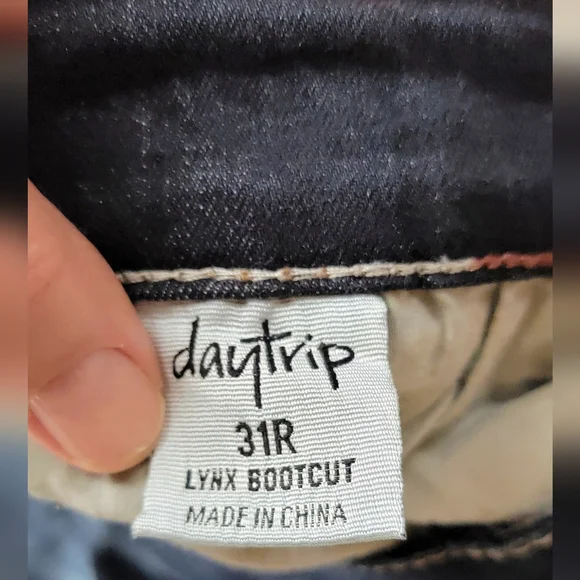 Daytrip Boot-Cut Jeans Size 31R - Picture 3 of 4